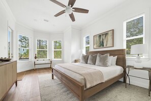 5 bedrooms, desk, iron/ironing board, travel crib