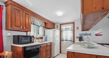 The Sea Sharp - Hampton Beach - 4 min walk to North Beach - Free Parking!