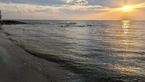 A beach with a sunset over the water. - BEACHFRONT COTTAGE *fully renovated* (Saint Laurent)