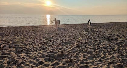 BEACHFRONT COTTAGE *fully renovated*