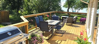 BEACHFRONT COTTAGE *fully renovated*