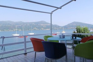 Outdoor dining - Italian Lakes Lakeside Villa With Direct Lake Access (Ranco)