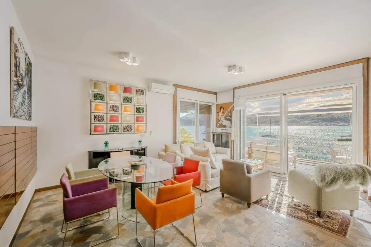 Villa, Mehrere Betten, Terrasse, Bergblick (Villa Ranco) | Wohnbereich | 42-Zoll-Flachbildfernseher mit Digitalempfang, Kamin