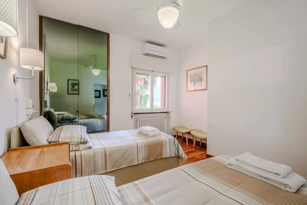 3 bedrooms, individually decorated, individually furnished, bed sheets