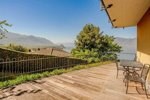 Apartment, Mehrere Betten, Terrasse, Bergblick (Sopra il Lago 4) | Speisen im Freien
