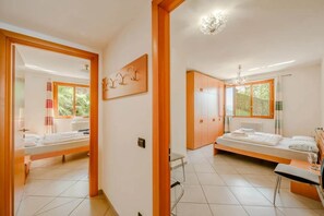 Departamento, varias camas, patio, vista a la montaña (Sopra il Lago 4) | 3 habitaciones, decoración personalizada y muebles diferentes