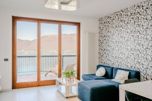 Apartment, 1 Double Bed, Patio, Mountain View (Sopra il Lago 5) | Living area