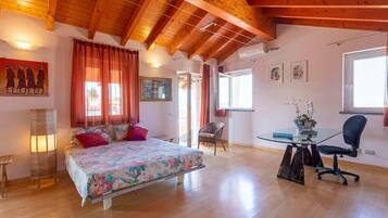 House, Multiple Beds, Pool Access, Pool View (Villa Divignano) | 5 bedrooms, individually decorated, individually furnished, bed sheets