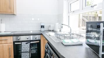 Cookware/dishes/utensils