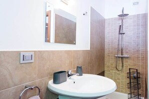 Pientalo, useita sänkyjä, patio, vuoristonäköala (Villa Sereni) | Sisätilat