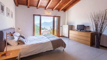 Townhome, Multiple Beds, Patio, Mountain View (Villa Sereni) | 3 bedrooms, individually decorated, individually furnished, bed sheets