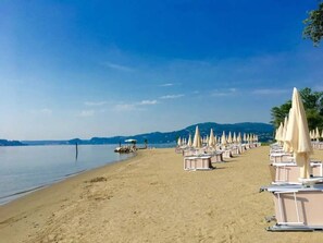 Beach - Lesa Apartments (Lesa)