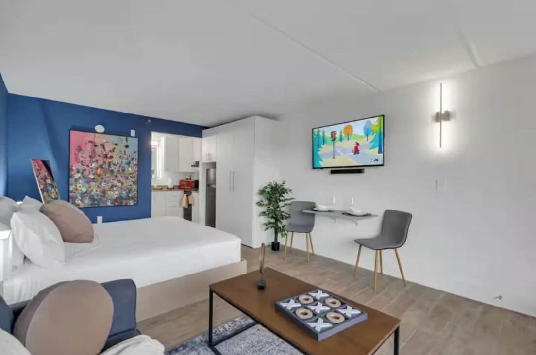 Classic Studio, 1 King Bed with Sofa bed, Kitchen | Blackout drapes, iron/ironing board, free WiFi