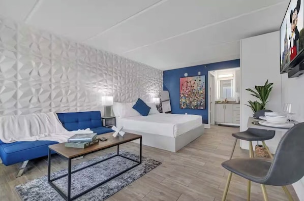 Deluxe Στούντιο-Σουίτα, 1 King Κρεβάτι με Καναπέ-Κρεβάτι, Μη Καπνιστών, Κουζίνα | Κουρτίνες συσκότισης, σίδερο/σιδερώστρα, δωρεάν Wi-Fi