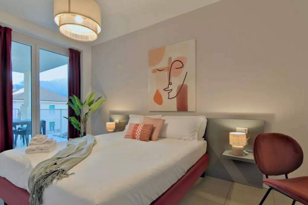 4 bedrooms, individually decorated, individually furnished