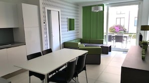 Appartement, 2 grands lits, patio, vue montagne (Apartment Allegria) | Intérieur