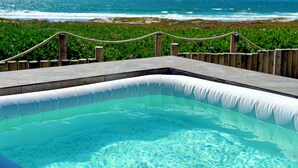 A pool with a view of the ocean. - Casa Azul - beachfront jacuzzi & sunsets (Ensenada)