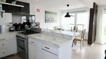 Fridge, oven, stovetop, coffee/tea maker