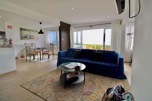 Televisie en een open haard