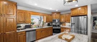 Lakeview House with private pool-sleeps 20!