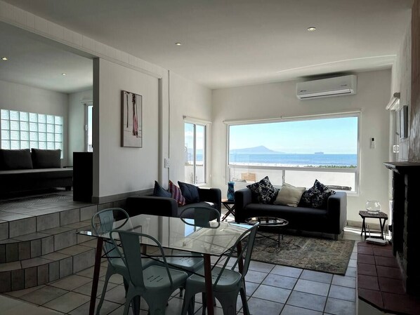 Télévision, cheminée