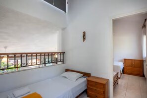 4 quartos, escrivaninha, ferros/tábuas de passar roupa, Wi-Fi