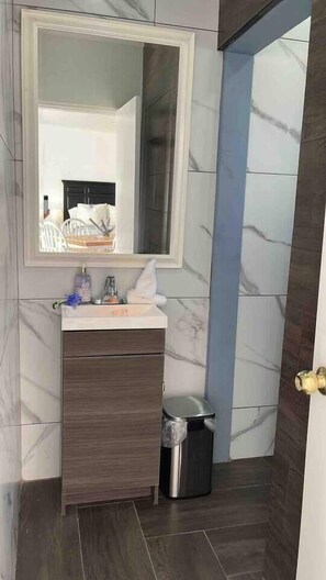 淋浴設備、風筒、提供毛巾