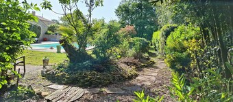 Beautiful Charentaise village 40 minutes from La Rochelle and Royan,