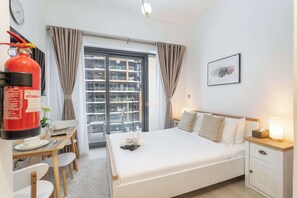 Iron/ironing board, WiFi, bed sheets