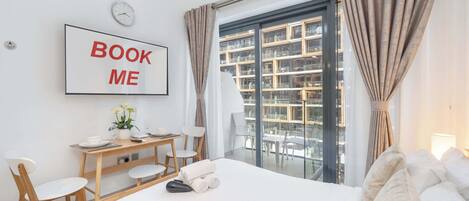 Iron/ironing board, WiFi, bed sheets