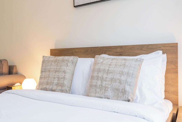 Iron/ironing board, WiFi, bed sheets