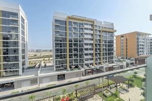 Property grounds - StayShort - A Serene and Gorgeous Studio in Meydan One (Meydan One)