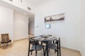 Dining - StayShort - Stunning 1 Bedroom in Dubai Marina (Dubai Marina)