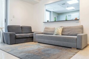 TV - StayShort - Stunning 1 Bedroom in Dubai Marina (Dubai Marina)