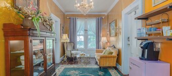Room 1 at The Warwick Inn – Cozy Elegance in the Heart of Town