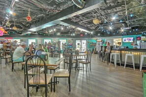 Bar (on property) - Largest unit in Hilton Head Resort with Washer& Dryer in Unit (Hilton Head Island)