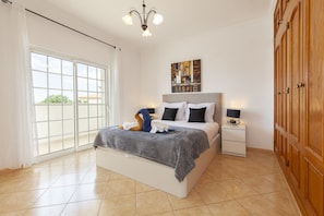 6 Schlafzimmer, Bügeleisen/Bügelbrett, kostenloses WLAN, Bettwäsche
