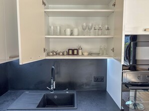 Køleskab, mikrobølgeovn, ovn, brødrister