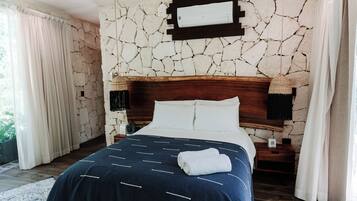 Villa, Mehrere Betten, Balkon | 2 Schlafzimmer, individuell dekoriert, individuell eingerichtet