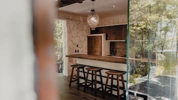 Villa, plusieurs lits, balcon | Intérieur
