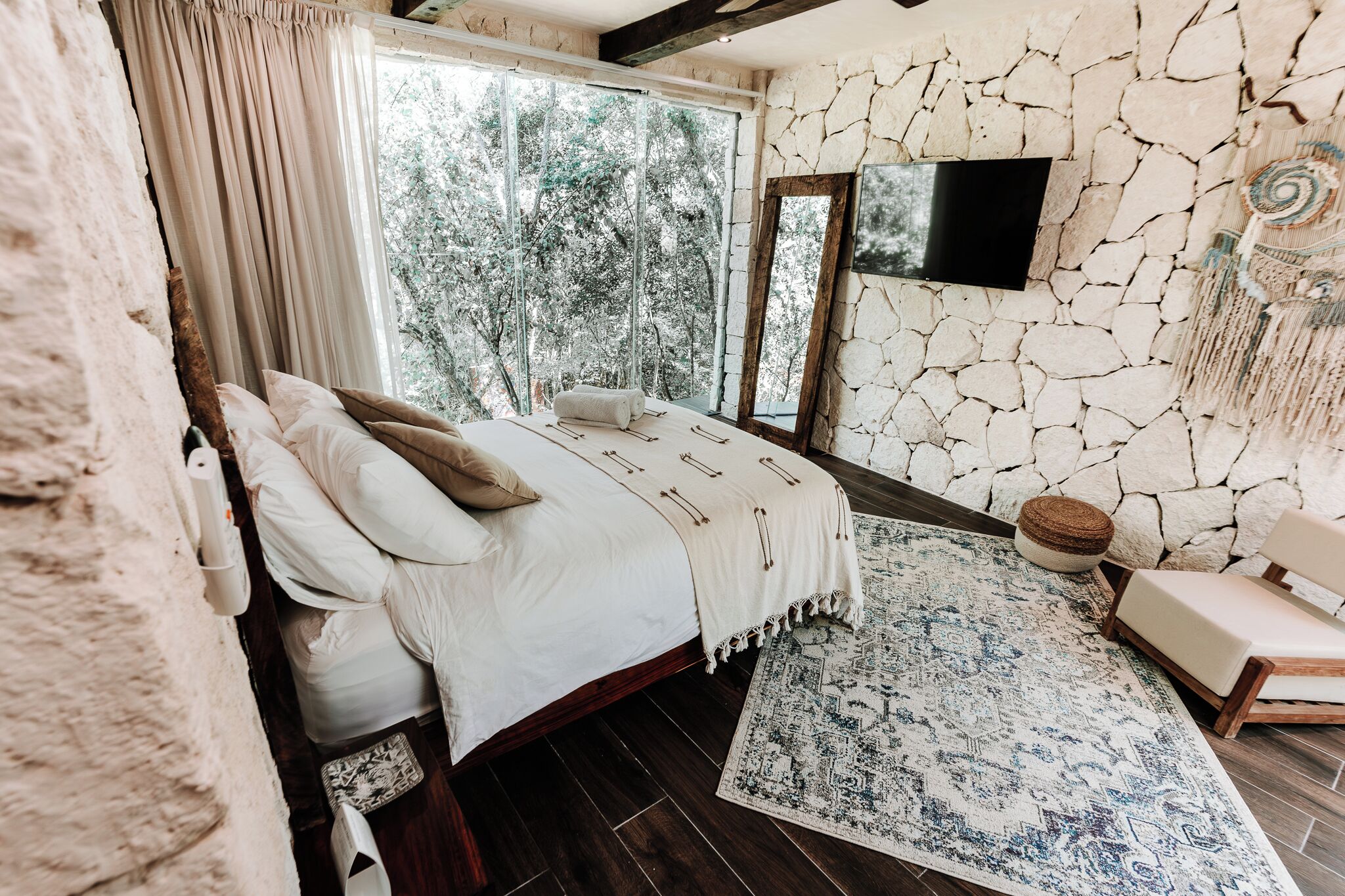 Vila, várias camas, sacada | 2 quartos, individualmente decorados, individualmente mobiliados