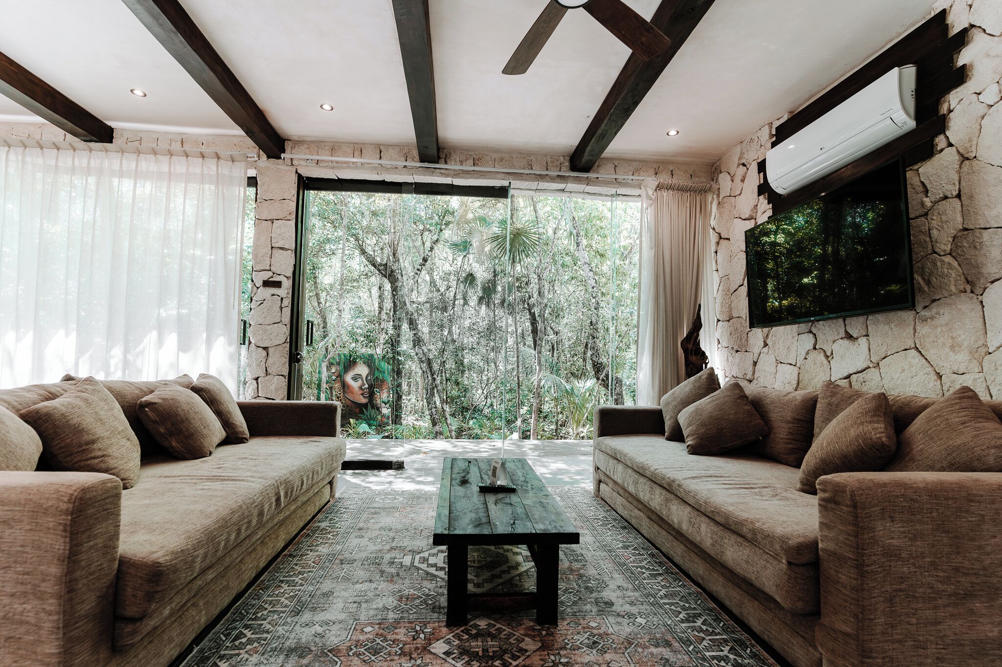 ヴィラ ベッド (複数台) バルコニー | リビング エリア | 42 インチの薄型テレビ (デジタル放送視聴可)