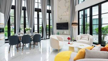 Villa, 4 Bedrooms, Accessible, Smoking | Living room
