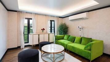 Villa, 4 Bedrooms, Accessible, Smoking | Living room