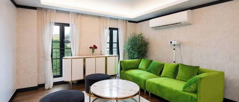 Villa, 4 Bedrooms, Accessible, Smoking | Living room
