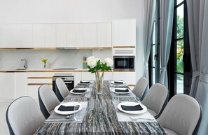 Villa, 4 chambres, accessible aux personnes à mobilité réduite, fumeur | Salle à manger
