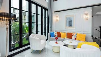 Villa, 4 Bedrooms, Accessible, Smoking | Living room