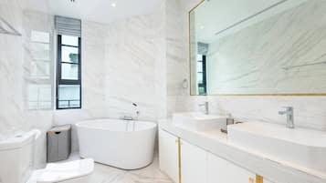 Villa, 4 Bedrooms, Accessible, Smoking | Bathroom