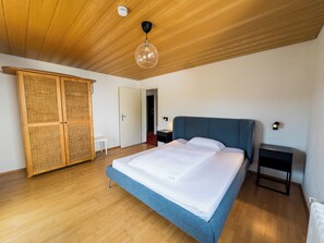 2 bedrooms, desk, free WiFi, bed sheets