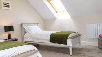 2 phòng ngủ, trang trí khác biệt